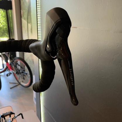 Bicicleta Oggi Stimolla Aro 700 Tiagra 20v Preto e Vermelho