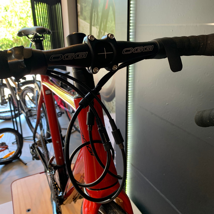 Bicicleta Oggi Stimolla Aro 700 Tiagra 20v Preto e Vermelho