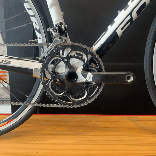 Bicicleta Focus Izalco Pro Carbon Aro 700 Sram Force 20v Branca e Preta - Seminova