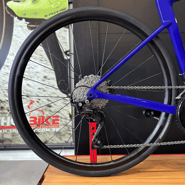 Bicicleta Specialized Roubaix Sport Aro 700 Shimano 105 24v Azul e Preto