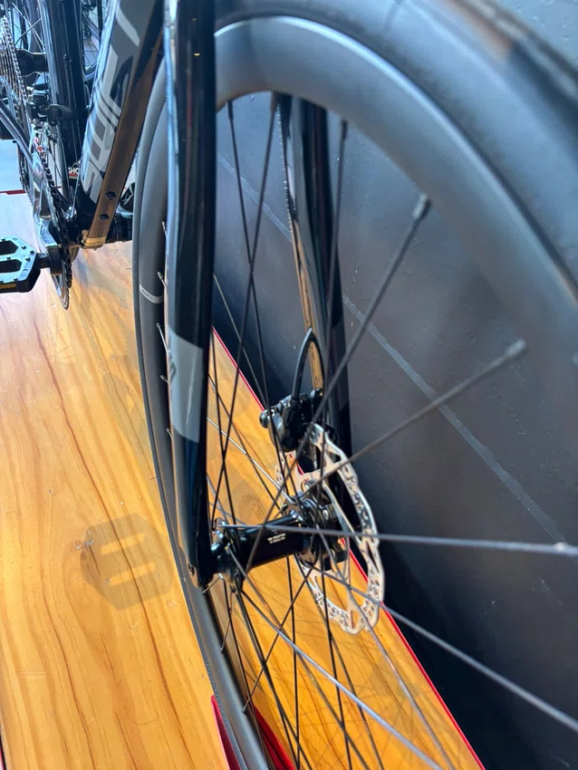 Bicicleta A700 Swift Enduravox Evo Shimano 105 R7100 12V Azul/Preto