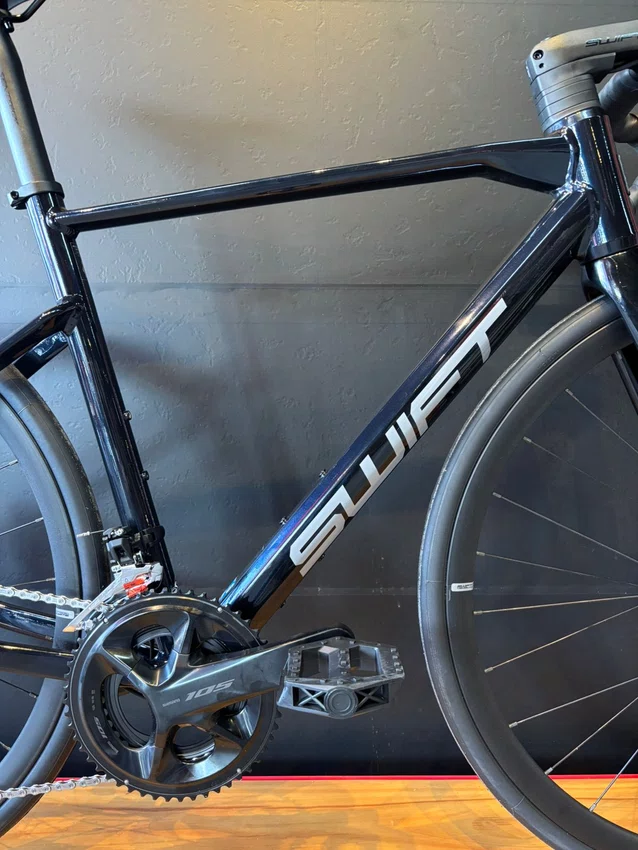 Bicicleta A700 Swift Enduravox Evo Shimano 105 R7100 12V Azul/Preto