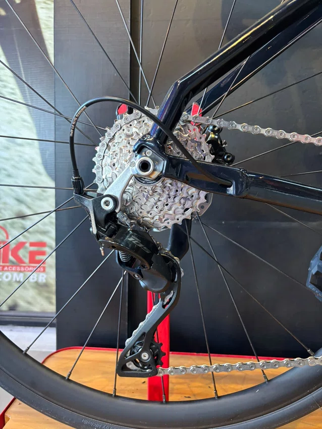 Bicicleta A700 Swift Enduravox Evo Shimano 105 R7100 12V Azul/Preto