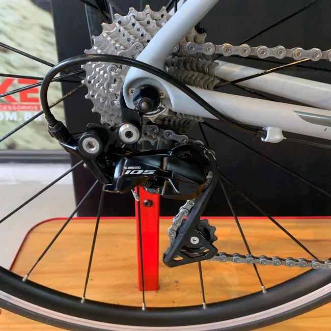 Bicicleta a700 Trek Emonda Alr 5 105 20V Cinza e Branca - Seminova