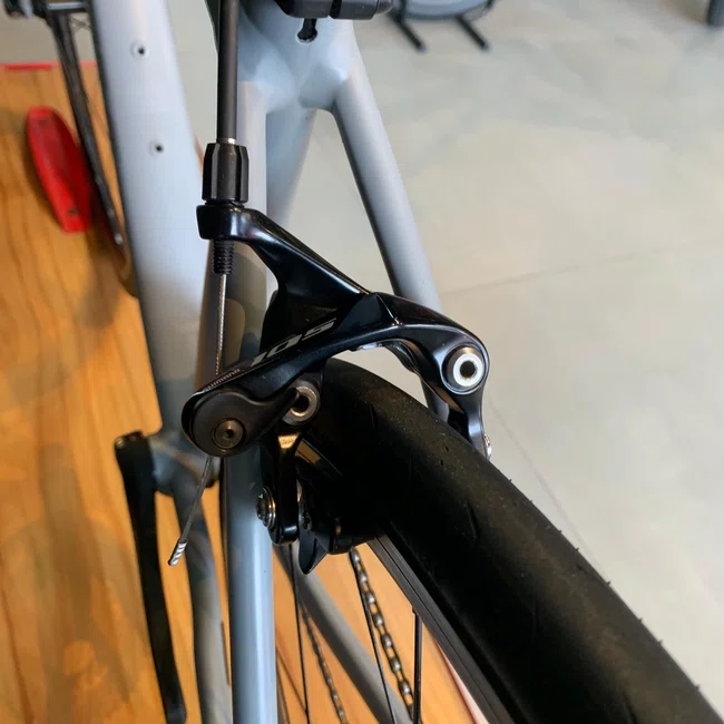 Bicicleta a700 Trek Emonda Alr 5 105 20V Cinza e Branca - Seminova