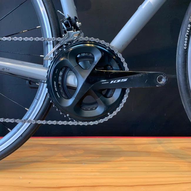 Bicicleta a700 Trek Emonda Alr 5 105 20V Cinza e Branca - Seminova