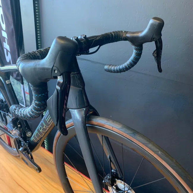Bicicleta A700 Trek Emonda SL6 Pro 105 DI2 24V Preta-  Seminova