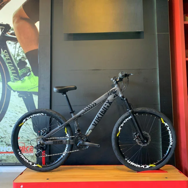 Bicicleta Aro 26 Vikingx Tuff 25 Shimano 21V Cinza e Preta