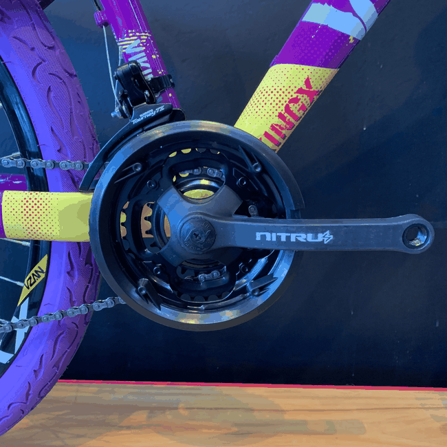 Bicicleta Vikingx Tuff 25 Shimano 21v com Roda Roxa e Guidão Roxo Aro 26 Roxa e Branca e Amarela e Verde
