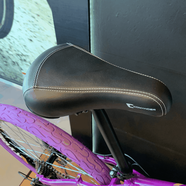 Bicicleta Vikingx Tuff 25 Shimano 21v com Roda Roxa e Guidão Roxo Aro 26 Roxa e Branca e Amarela e Verde