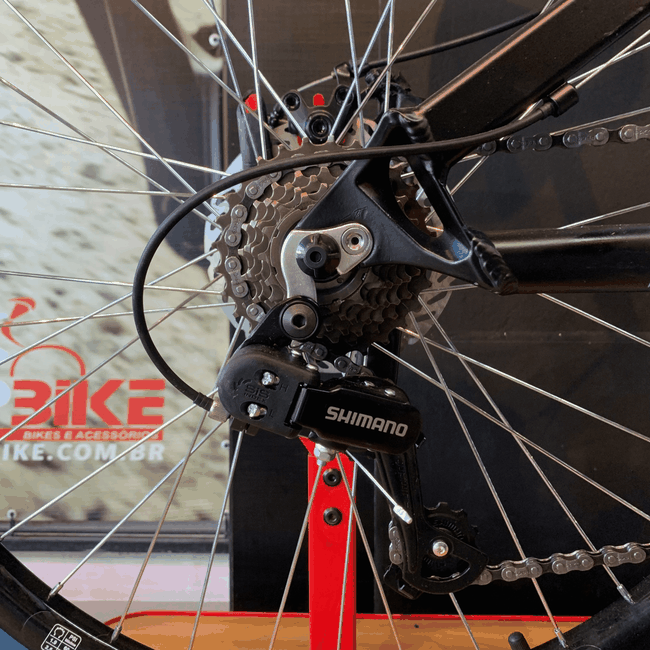 Bicicleta Vikingx Tuff 30 Shimano 30 com Roda Azul e Guidão Azul Aro 26 Preta e Azul e Branca
