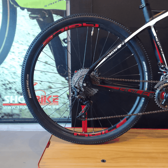 Bicicleta Oggi Agile PRO Aro 29 Deore XT 22v Preta e Vermelha e Branca - Seminova