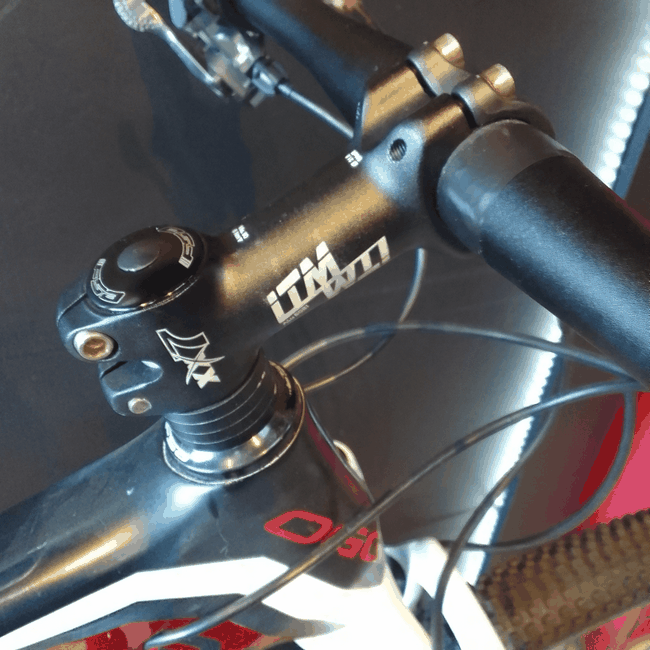 Bicicleta Oggi Agile PRO Aro 29 Deore XT 22v Preta e Vermelha e Branca - Seminova