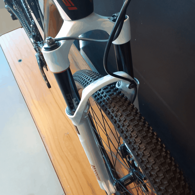 Bicicleta Oggi Agile PRO Aro 29 Deore XT 22v Preta e Vermelha e Branca - Seminova