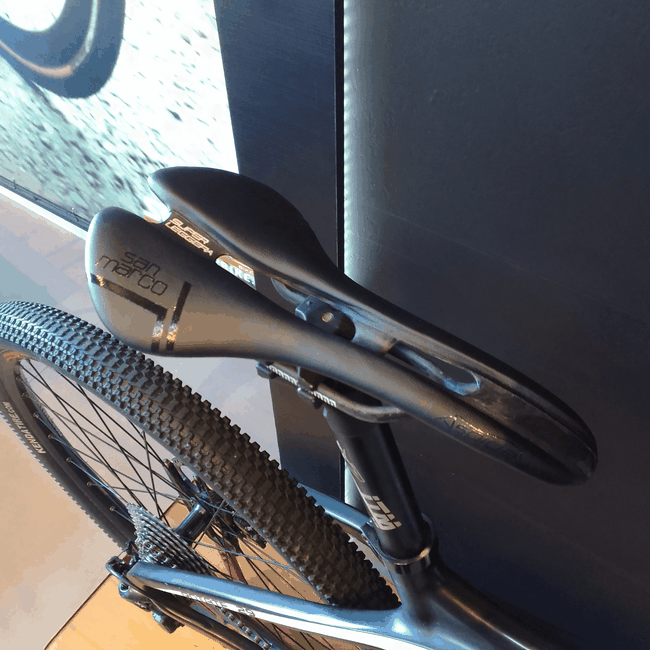 Bicicleta Oggi Agile PRO Aro 29 Deore XT 22v Preta e Vermelha e Branca - Seminova