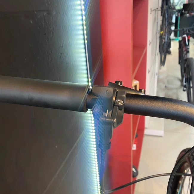 Bicicleta Aro 29 Oggi Big Wheel 7.2 Absolute 12v Preto e Azul - Seminova