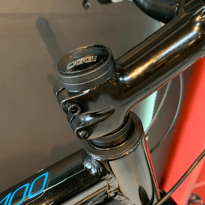 Bicicleta OXS Glide 100 Aro 29 Shimano 21v Preto e Rosa e Azul