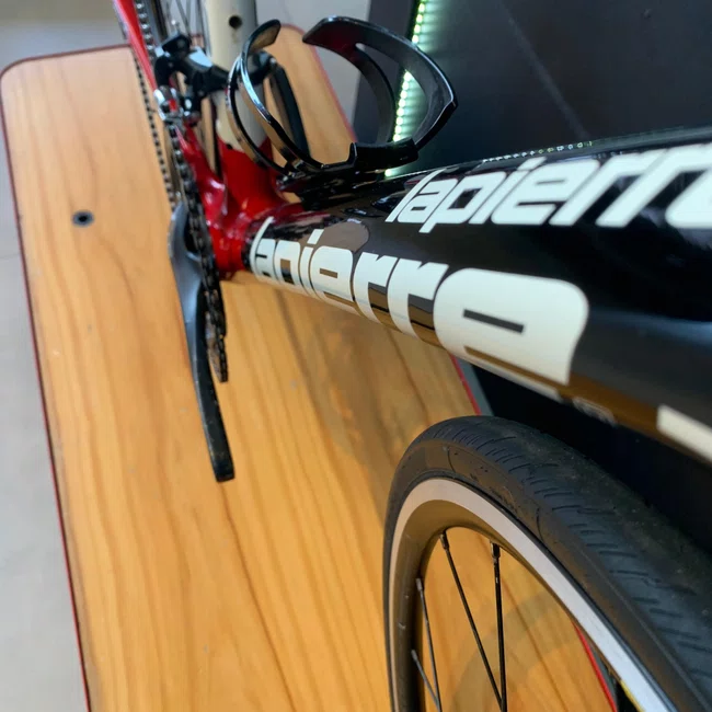 Bicicleta Aro 700 Lapierre Sensium 300 Carbon Ultegra 20v Branca e Preta e Vermelha - Seminova