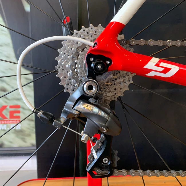Bicicleta Aro 700 Lapierre Sensium 300 Carbon Ultegra 20v Branca e Preta e Vermelha - Seminova