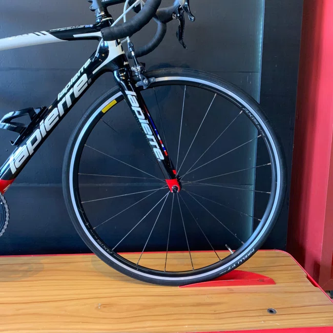 Bicicleta Aro 700 Lapierre Sensium 300 Carbon Ultegra 20v Branca e Preta e Vermelha - Seminova