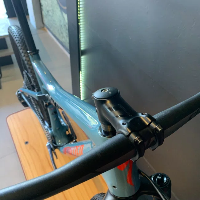 Bicicleta Aro 700 Lapierre Sensium 300 Carbon Ultegra 20v Branca e Preta e Vermelha - Seminova