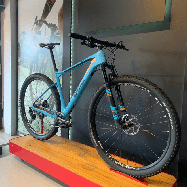 Bicicleta BMC Team Elite 02 Aro 29 XT 11v Azul e Preto e Laranja - Seminova
