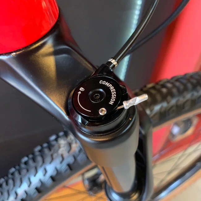 Bicicleta Caloi Elite Carbon A29 Shimano Slx 12v Vermelho e Preto - Seminova