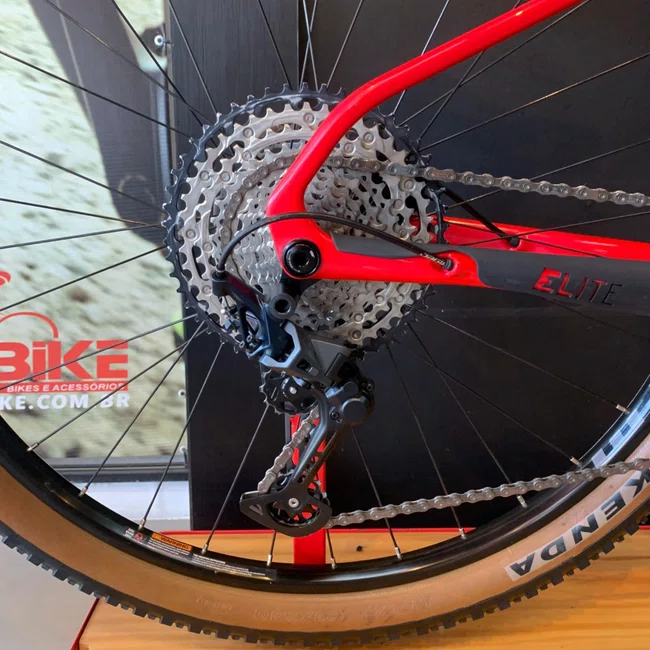 Bicicleta Caloi Elite Carbon A29 Shimano Slx 12v Vermelho e Preto - Seminova