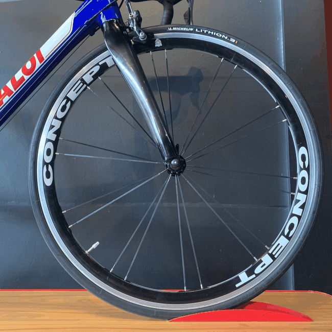 Bicicleta Caloi Strada Racing Aro 700 Tiagra 20v Branca e Azul - Seminova