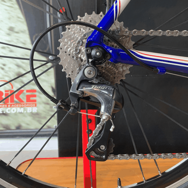 Bicicleta Caloi Strada Racing Aro 700 Tiagra 20v Branca e Azul - Seminova