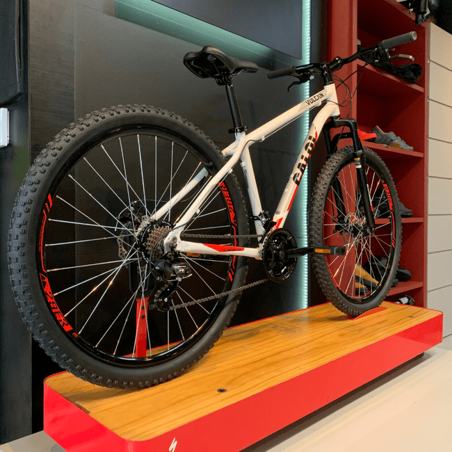 Bicicleta Caloi Vulcan Aro 29 Tourney 21v Branco e Vermelho e Cinza
