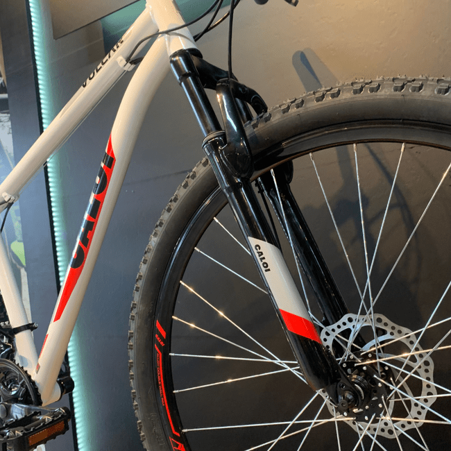Bicicleta Caloi Vulcan Aro 29 Tourney 21v Branco e Vermelho e Cinza