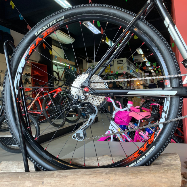 Bicicleta Cannondale Trail 4 Aro 29 Deore 30v Preto e Branco - Seminova