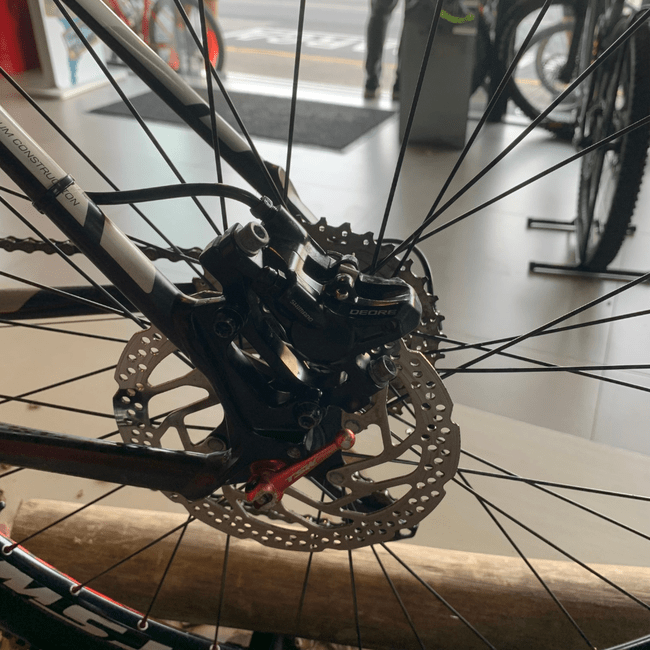 Bicicleta Cannondale Trail 4 Aro 29 Deore 30v Preto e Branco - Seminova