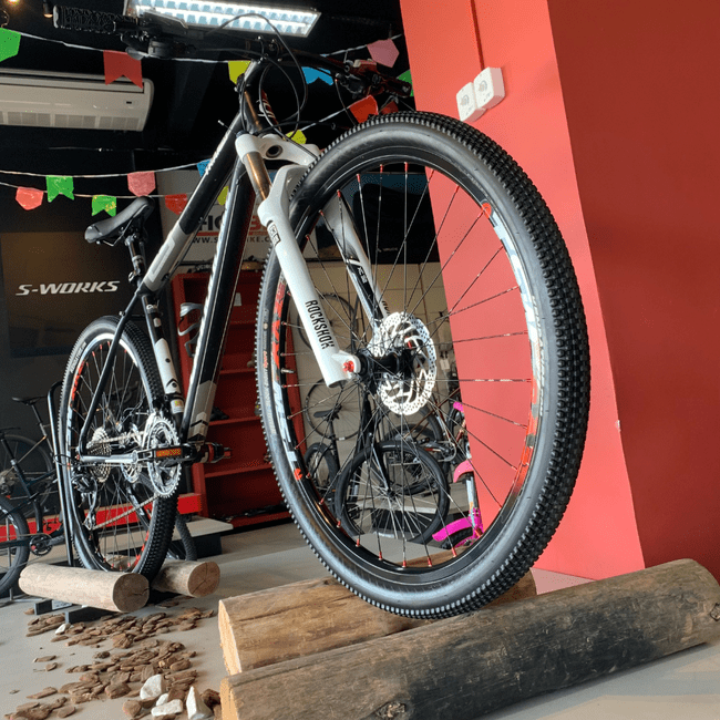 Bicicleta Cannondale Trail 4 Aro 29 Deore 30v Preto e Branco - Seminova