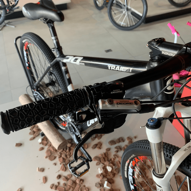 Bicicleta Cannondale Trail 4 Aro 29 Deore 30v Preto e Branco - Seminova