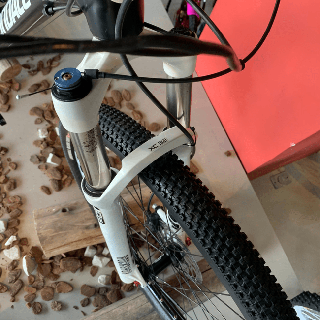 Bicicleta Cannondale Trail 4 Aro 29 Deore 30v Preto e Branco - Seminova