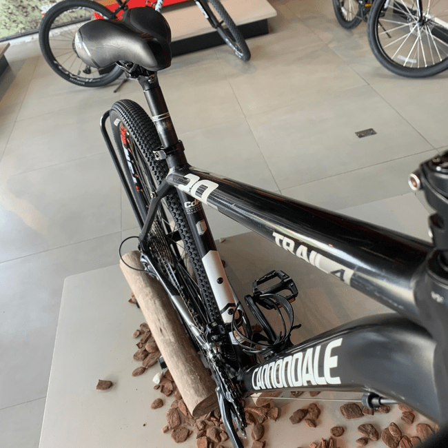 Bicicleta Cannondale Trail 4 Aro 29 Deore 30v Preto e Branco - Seminova