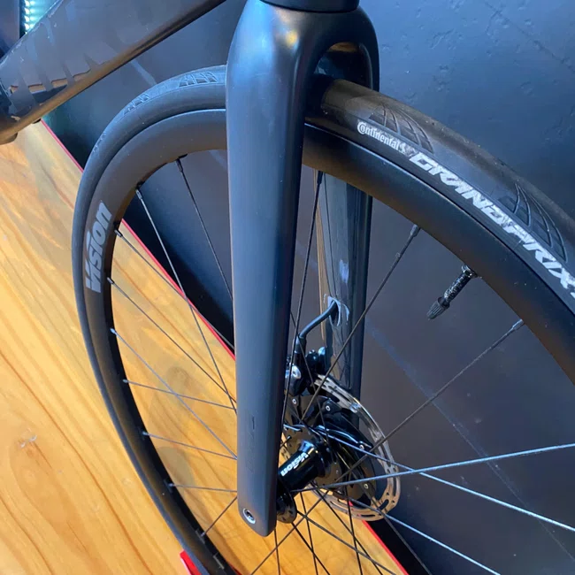 Bicicleta Edro Impetus Aro 700 Rival 22v Preta - Seminova