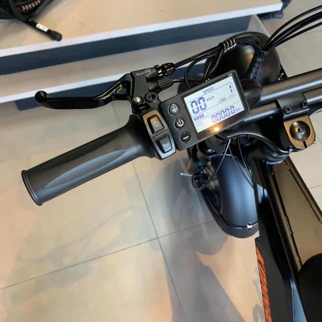 Bicicleta Eletrica Konnan Preta e Laranja 750Wㅤㅤㅤㅤㅤㅤㅤㅤㅤ