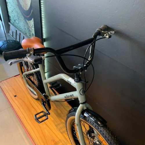 Bicicleta Elleven Aro 20 Elly Cinza Pretaㅤㅤㅤㅤㅤㅤㅤㅤㅤㅤㅤㅤㅤㅤ