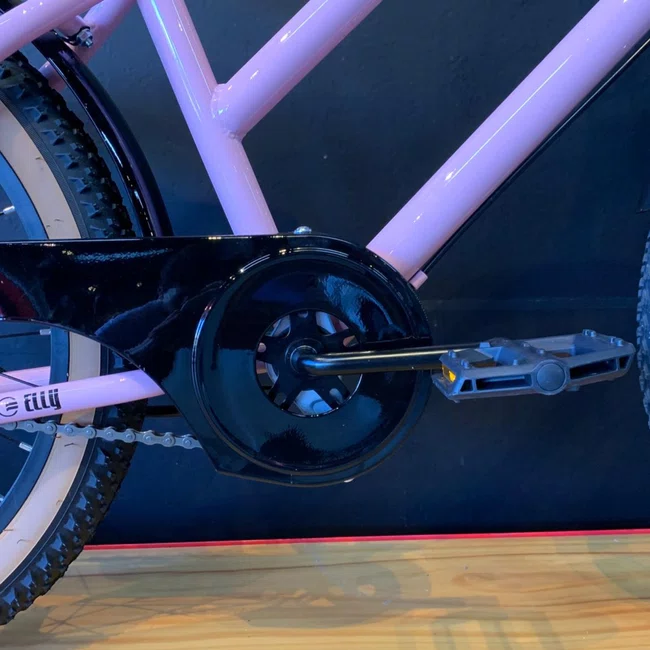 Bicicleta Elleven  Aro 20 Elly Com Cesta Rosa e Pretaㅤㅤ