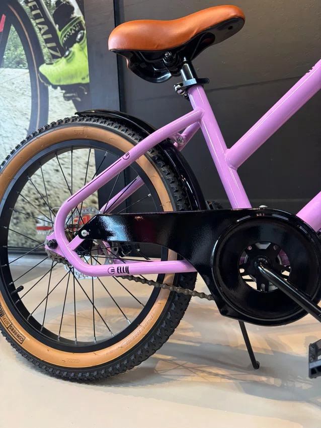 Bicicleta Elleven  Aro 20 Elly Com Cesta Rosa e Pretaㅤㅤ