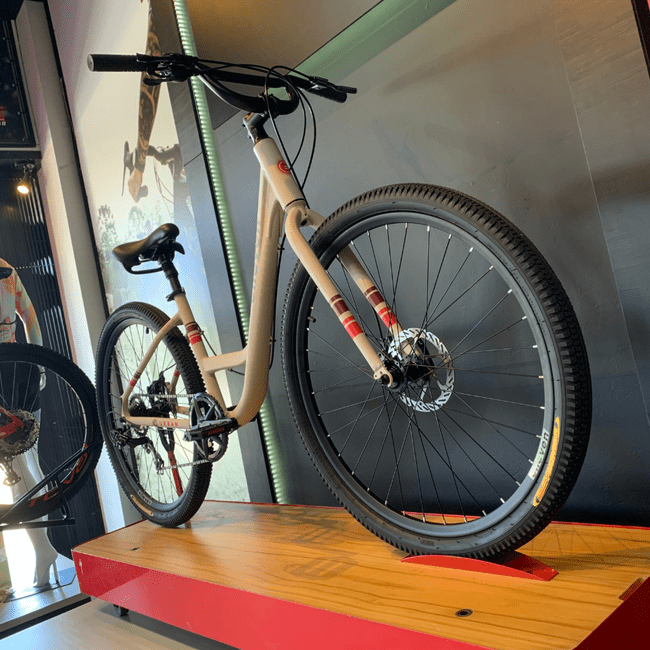 Bicicleta Elleven Venice Aro 27,5 Creme e Vermelho