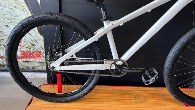 Bicicleta Gios Jump Single Aro 26 Preto e Dourado - Seminova ㅤㅤㅤㅤ
