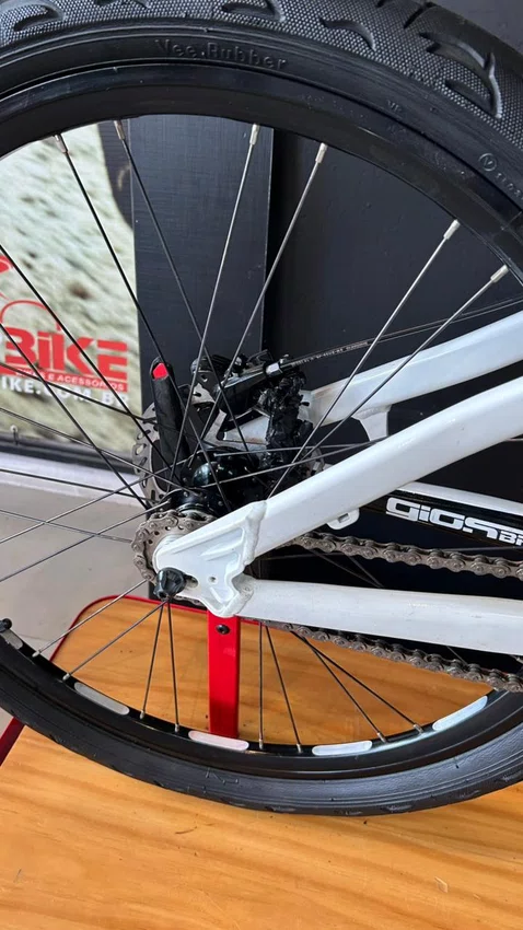 Bicicleta Gios Jump Single Aro 26 Preto e Dourado - Seminova ㅤㅤㅤㅤ