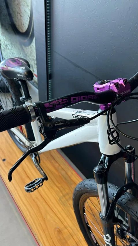 Bicicleta Gios Jump Single Aro 26 Preto e Dourado - Seminova ㅤㅤㅤㅤ
