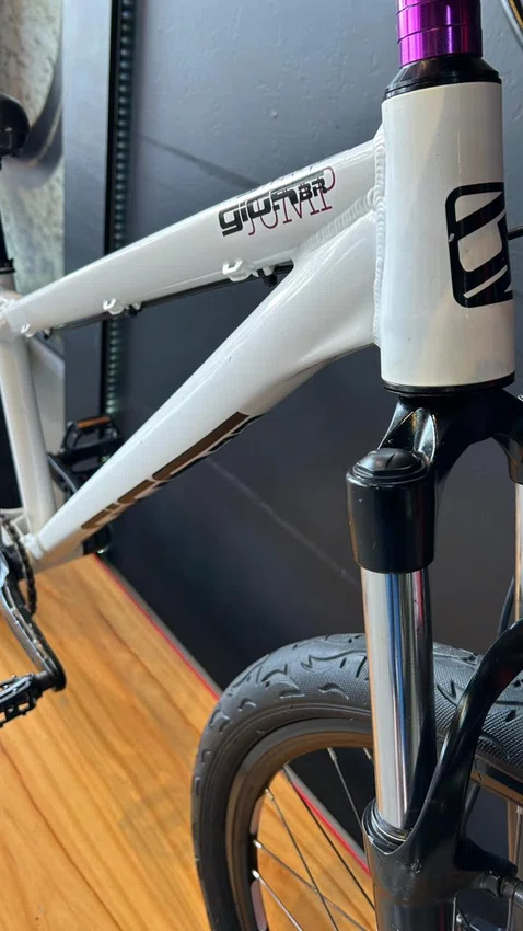 Bicicleta Gios Jump Single Aro 26 Preto e Dourado - Seminova ㅤㅤㅤㅤ