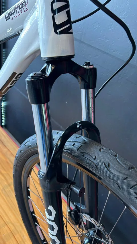 Bicicleta Gios Jump Single Aro 26 Preto e Dourado - Seminova ㅤㅤㅤㅤ