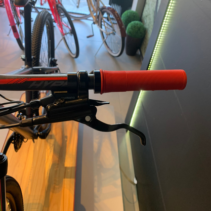 Bicicleta Groove Hype 30 Aro 29 Tourney 21v Grafite e Vermelho e Preto